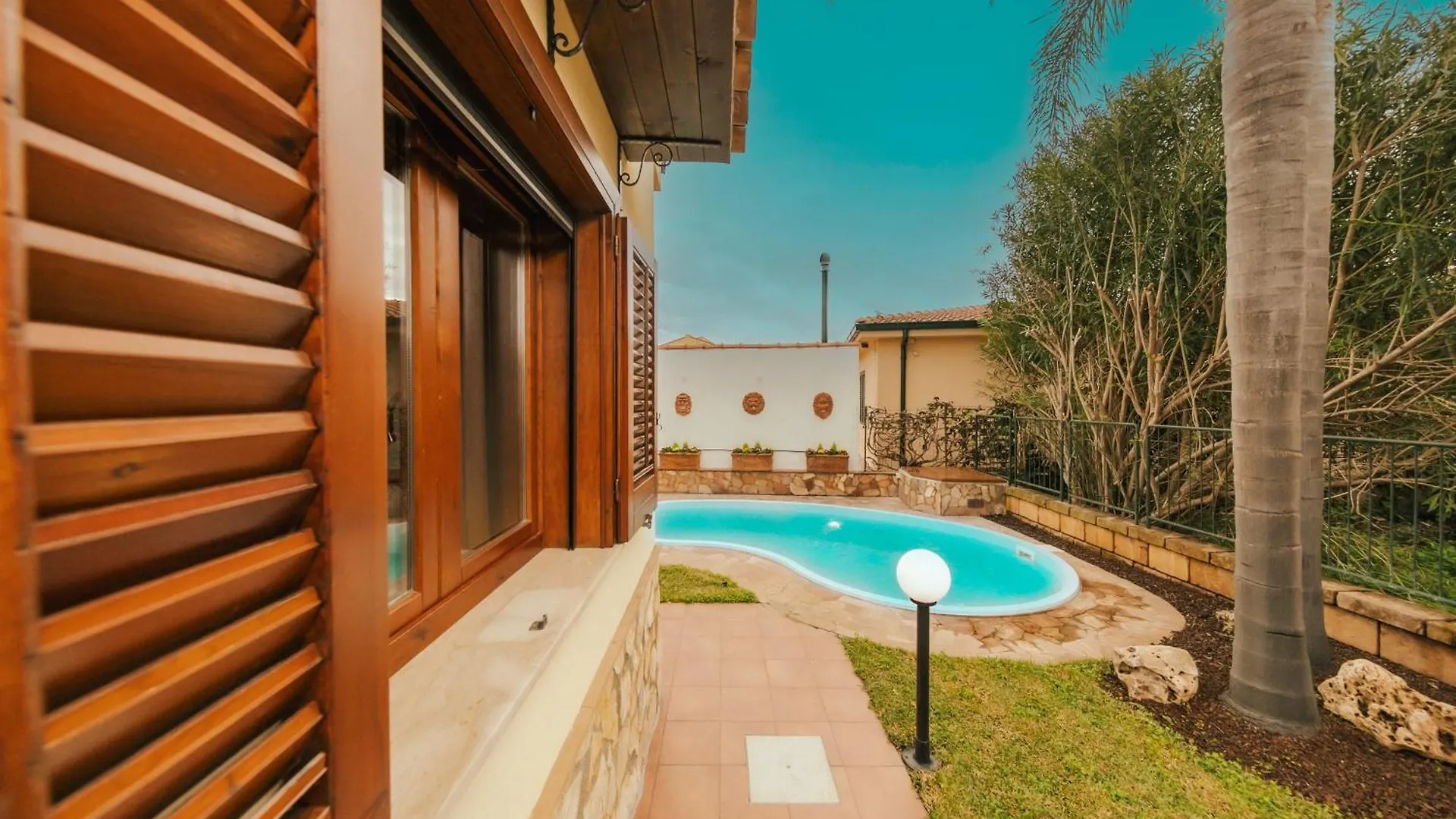 Villa Seaside Кампофеличе-ди-Роччелла